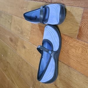 CROCS Wrapped Women's Blue Suede Nubuck/Croslite Shoes, Size 8